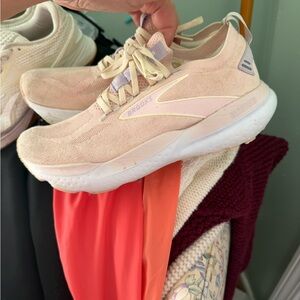 Brooks Women's Athletic Sneakers in Blush Pink and Cream